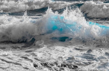 Κύματα (ΦΩΤΟ ΑΡΧΕΙΟΥ) - Πτώμα γυναίκας εντοπίστηκε στη θάλασσα στο Παλαιό Φάληρο