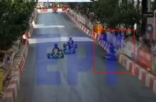 Η στιγμή που το καρτ πέφτει πάνω στα προστατευτικά στην Πάτρα 