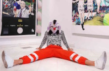 Ο Χάρης Βλάχος στέλνει ζωγραφική ανταπόκριση από την κουνελότρυπα