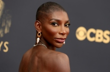 Η Μικέλα Κόελ, νικήτρια στην 73η τελετή απονομής Emmys