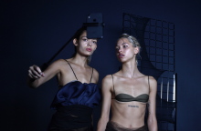 Nensi Dojaka: Γιατί όλες θέλουν να φορέσουν ρούχο της;