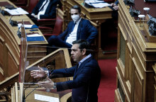 Αλέξης Τσίπρας και Κυριάκος Μητσοτάκης στη Βουλή (ΦΩΤΟ ΑΡΧΕΙΟΥ)