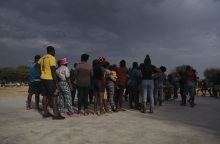 Μετανάστες από την Αιτή στα σύνορα με τις ΗΠΑ