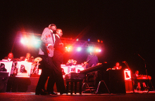 Στιγμιότυπο από τη συναυλία του Ray Charles στην Αθήνα, στο Θέατρο Λυκαβηττού, το 1994