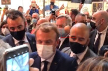 Το βραστό αυγό έχει μόλις βρει στον λαιμό τον Γάλλο πρόεδρο, Εμανουέλ Μακρόν