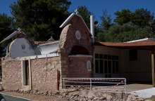 Ζημιές σε εκκλησάκι στο Ηράκλειο Κρήτης μετά τον σεισμό - Ένας 62χρονος σκοτώθηκε όταν καταπλακώθηκε μετά την κατάρρευση εκκλησίας