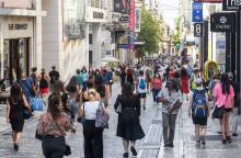 Κόσμος στην Ερμού