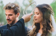 Παντρεύτηκαν Άκης Πετρετζίκης και Κωνσταντίνα Παπαμιχάηλ