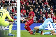 Στο καλύτερο παιχνίδι της σεζόν για τη φετινή Premier League, Λίβερπουλ και Μάντσεστερ Σίτι ήρθαν ισόπαλες 2-2 στο Άνφιλντ. Μόνη στην κορυφή πλέον η Τσέλσι.