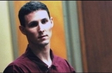 Ο Ντέινα Γιούελ. 