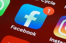 Οι εφαρμογές Facebook και Instagram.