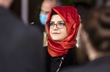 H χήρα του Κασόγκι Χατιτζέ Τζενγκίζ βάλει κατά της πώλησης της Νιουκάστλ σε Σαουδάραβες