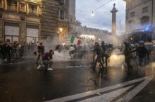 Η ιταλική κυβέρνηση αντιδρά με αποφασιστικότητα μετά τις βίαιες συγκρούσεις αντιεμβολιαστών και νεοφασιστών