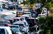 Κίνηση: Μεγάλες καθυστερήσεις και προβλήματα στους κύριους οδικούς άξονες της Αθήνας.