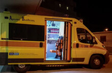 Ασθενοφόρο του ΕΚΑΒ (ΦΩΤΟ ΑΡΧΕΙΟΥ) - Εργαζόμενος σε delivery σκοτώθηκε σε τροχαίο στην Καλλιθέα