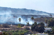 Καμένη γη στη νήσο Λα Πάλμα, καθώς η λάβα δεν σταματά να βγαίνει από το ηφαίστειο Κούμπρε Βιέχα