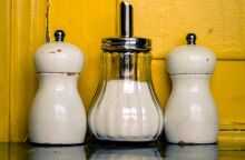 ΗΠΑ: Νέες οδηγίες εξέδωσε η FDA ώστε να μειωθεί η κατανάλωση αλατιού κατά 12% μέχρι το 2024