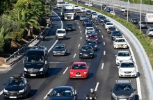 Αλλάζουν όλα στα διπλώματα και τις εξετάσεις οδήγησης: Στο τιμόνι από τα 17, τι περιλαμβάνει το νέο νομοσχέδιo