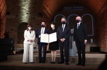 Βράβευση των ιδρυτών της BioNTech από τη Σακελλαροπούλου 