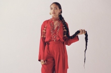 Η τραγουδίστρια Joy Crookes