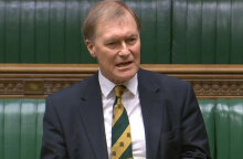 Ο βουλευτής στη Βρετανία Ντέιβιντ Άμες (David Amess), που δέχτηκε την επίθεση με μαχαίρι