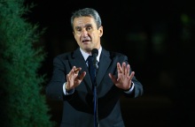 Λοβέρδος για Παπανδρέου: Αν θέλει να κατέβει είναι ευπρόσδεκτος