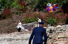  ΔΙΑΜΑΡΤΥΡΙΑ ΘΙΒΕΤΙΑΝΩΝ ΔΙΑΔΗΛΩΤΩΝ ΚΑΤΑ ΤΩΝ ΧΕΙΜΕΡΙΝΩΝ ΟΛΥΜΠΙΑΚΩΝ ΑΓΩΝΩΝ ΤΟΥ ΠΕΚΙΝΟΥ 