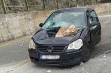 Πτώση βράχου πάνω σε αυτοκίνητο στη Λαμία 
