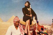 Η Κωνσταντίνα στο Κάιρο για τα γυρίσματα του βίντεο κλιπ «Θα φύγω με τους φίλους μου για Κάιρο»