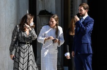 ΠΡΟΕΤΟΙΜΑΣΙΕΣ ΣΤΗΝ ΜΗΤΡΟΠΟΛΗ ΑΘΗΝΩΝ ΓΙΑ ΤΟΝ ΓΑΜΟ ΤΟΥ ΦΙΛΙΠΠΟΥ ΓΛΥΞΜΠΟΥΡΓΚ ΜΕ ΤΗ ΝΙΝΑ ΦΛΟΡ 