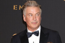 Ο Άλεκ Μπάλντουιν πυροβόλησε και σκότωσε τη 42χρονη Χαλίνα Χάτσινς στα γυρίσματα της ταινίας «Rust», καθώς το όπλο είχε αληθινές σφαίρες