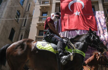 Έφιππος αστυνομικός στην Κωνσταντινούπολη (ΦΩΤΟ ΑΡΧΕΙΟΥ) - Έξαλλος ο Ερντογάν με ξένους πρεσβευτές που στηρίζουν τον Οσμάν Καβαλά