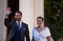 Ο Φίλιππος Γλύξμπουργκ, γιος του τέως βασιλιά Κωνσταντίνου, παντρεύεται τη Νίνα Φλορ στη Μητρόπολη Αθηνών