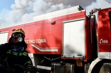 φωτιά τώρα σε μάντρα αυτοκινήτων στο Μαρούσι 