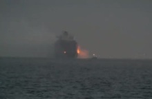 Καναδάς – Στις φλόγες πλοίο με κοντέινερ – Εκλύονται τοξικά αέρια