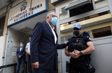 Θεοδωρικάκος: Επισκέφτηκε τους επτά κρατούμενους αστυνομικούς - Μίλησε τηλεφωνικά με τον πατέρα του 20χρονου