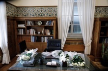 ΘΑΝΑΤΟΣ ΦΩΦΗΣ ΓΕΝΝΗΜΑΤΑ / ΛΟΥΛΟΥΔΙΑ ΣΤΟ ΓΡΑΦΕΙΟ ΤΗΣ ΣΤΗΝ ΒΟΥΛΗ 