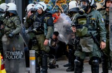 Ένταση στο κέντρο μετά από πορεία ενάντια στην υποχρεωτική λήψη DNA στα πανεπιστήμια 