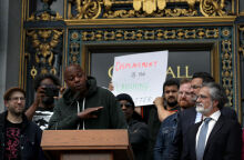 O Nτέιβ Σαπέλ μίλησε για πρώτη φορά μετά τις αντιδράσεις για το Netflix και τους ΛΟΑΤΚΙ