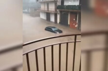 Δρόμοι «ποτάμια» στη Σικελία από την κακοκαιρία, καθώς οι καταιγίδες προκάλεσαν πλημμύρες