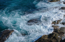 Κύματα παρέσυραν από προβλήτα ψαρά στην Κρήτη (ΦΩΤΟ ΑΡΧΕΙΟΥ)