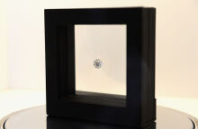 Παραλίγο να πετάξει δαχτυλίδι αξίας 2 εκατομμυρίων λιρών