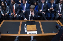 zuckerberg_choking.jpg