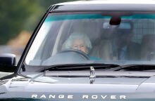 στο τιμόνι η βασίλισσα Ελισάβετ