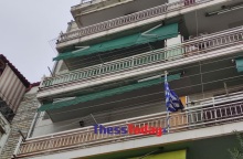 Κορδελιό: 6χρονο κοριτσάκι έπεσε από το μπαλκόνι και προσγειώθηκε πάνω σε άνθρωπο