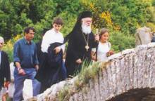 Aρχιεπίσκοπος Αναστάσιος πορευόμενος: Συνομιλίες με τη Νατάσα Μπαστέα και τον Μάκη Προβατά (εκδ. Πατάκη)