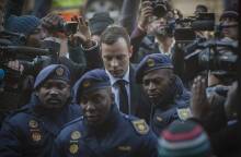 Το 2013, την ημέρα του Αγίου Βαλεντίνου, ο Παραολυμπιονίκης, Όσκαρ Πιστόριους, πυροβόλησε θανάσιμα τη σύντροφο του και μοντέλο, Ρίβα Στίνκαμπ.