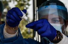 Δωρεάν rapid test για κορωνοϊό από υγειονομικό του ΕΟΔΥ (ΦΩΤΟ ΑΡΧΕΙΟΥ) - Σε 182 σημεία τα κινητά κλιμάκια την Τρίτη 9 Νοεμβρίου 2021