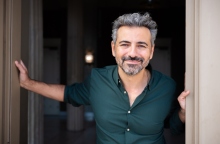 Ο καλλιτεχνικός διευθυντής του Δημοτικού Θεάτρου Πειραιά, Λευτέρης Γιοβανίδης