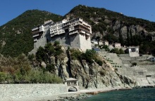 Καταγγελία για το Άγιο Όρος: Πιστοί βάζουν αντισηπτικό στη μύτη για να βγει αρνητικό το rapid test